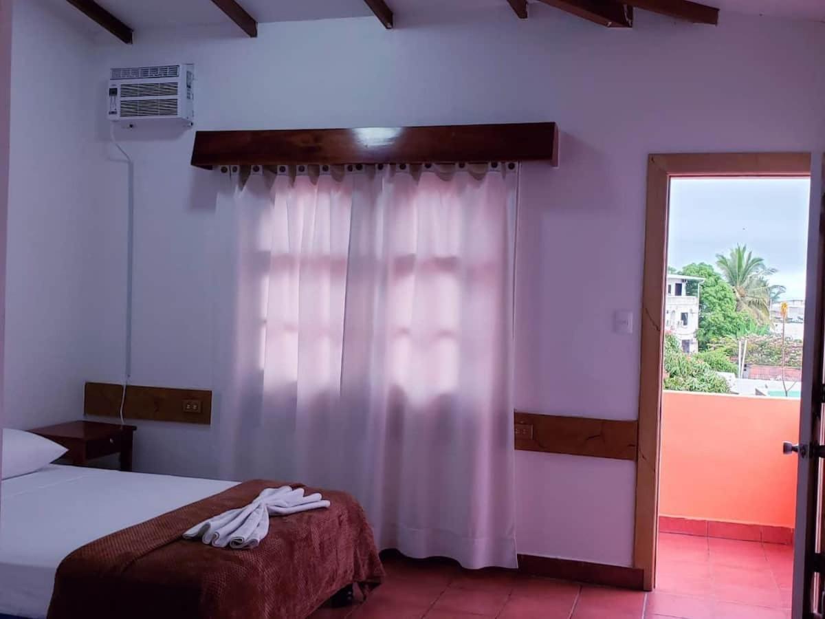 Hotel Crossman بويرتو أيورا المظهر الخارجي الصورة