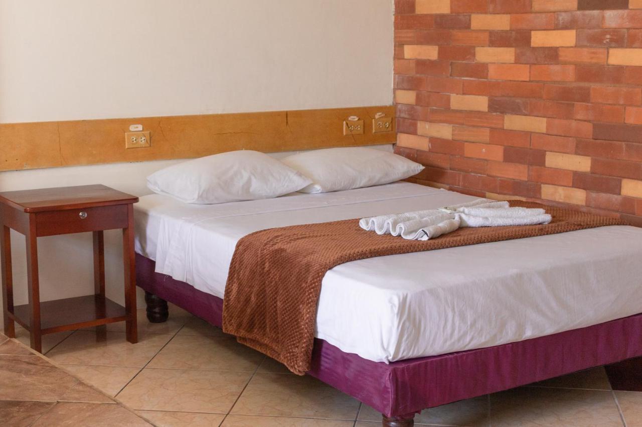 Hotel Crossman بويرتو أيورا المظهر الخارجي الصورة