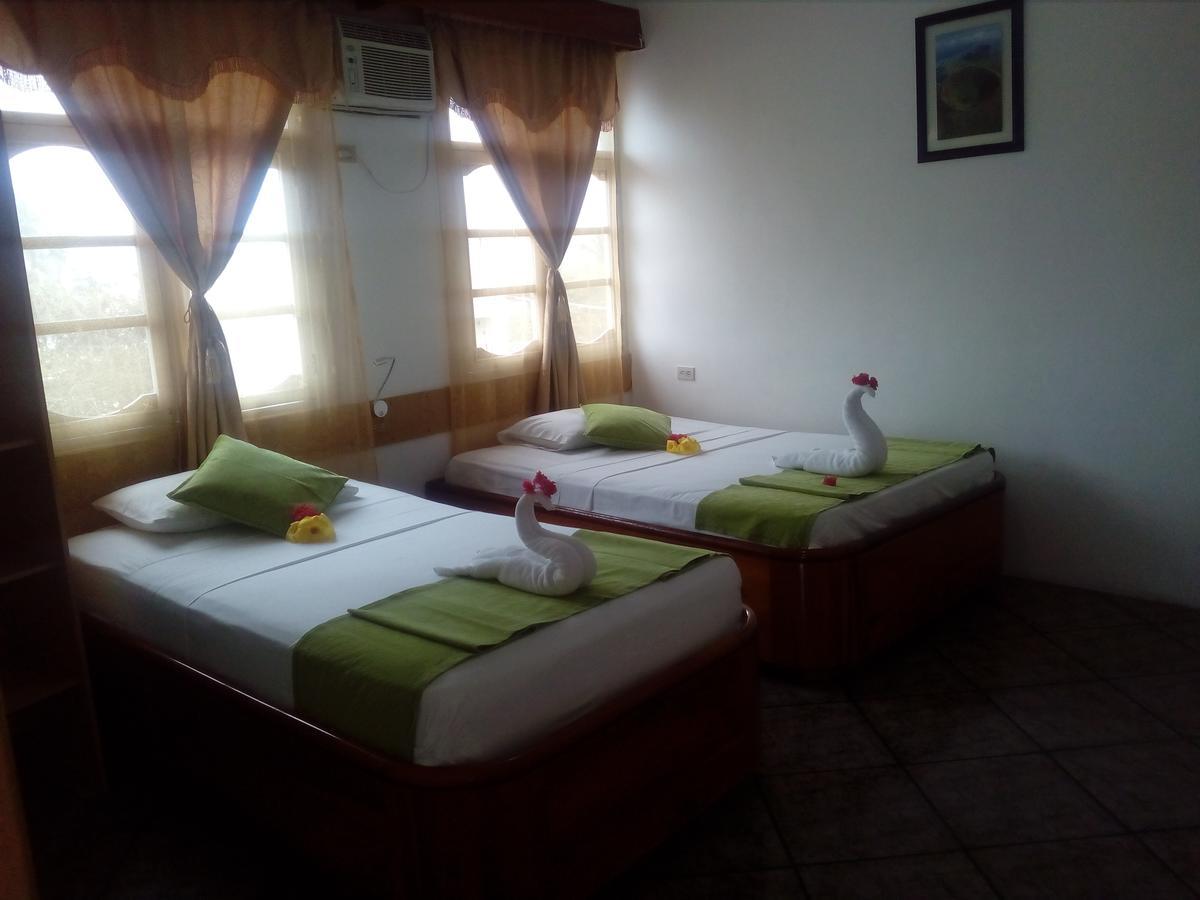 Hotel Crossman بويرتو أيورا المظهر الخارجي الصورة